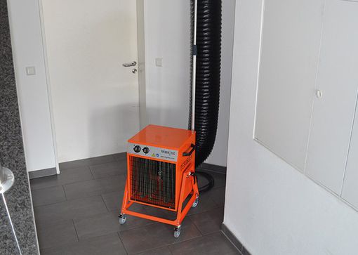 A compact insect heat treatment unit suffices for narrow, small spaces.